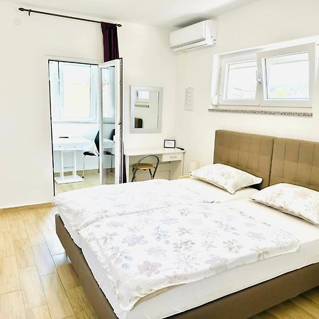 Apartmani Marco,Lukas,Patrick,David,Blizu Centra I Mora Sa Free Privatnim Parkingom Pula Ngoại thất bức ảnh