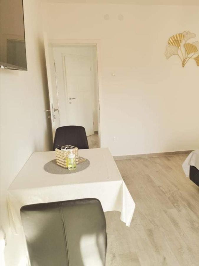 Apartmani Marco,Lukas,Patrick,David,Blizu Centra I Mora Sa Free Privatnim Parkingom Pula Ngoại thất bức ảnh