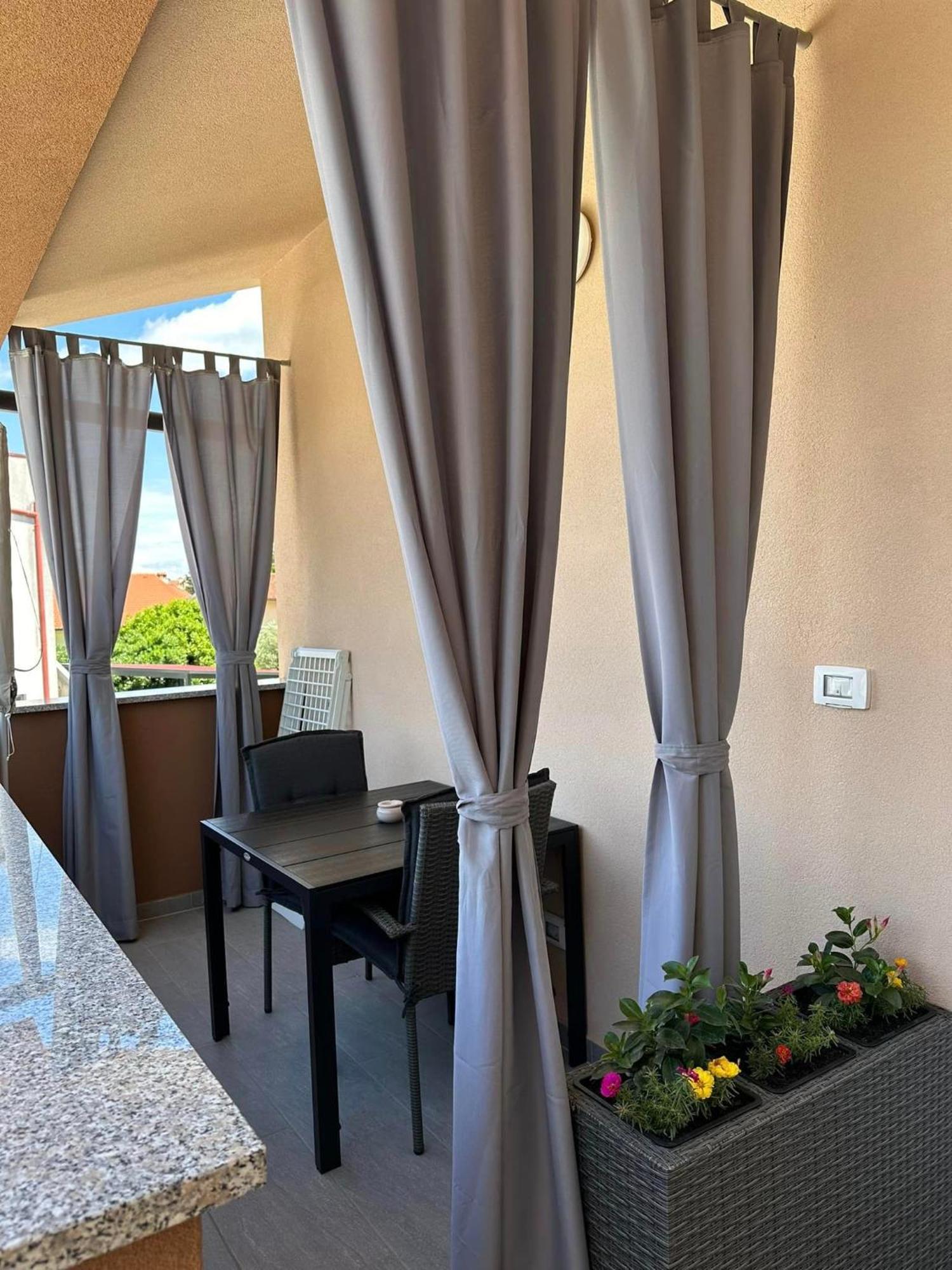 Apartmani Marco,Lukas,Patrick,David,Blizu Centra I Mora Sa Free Privatnim Parkingom Pula Ngoại thất bức ảnh