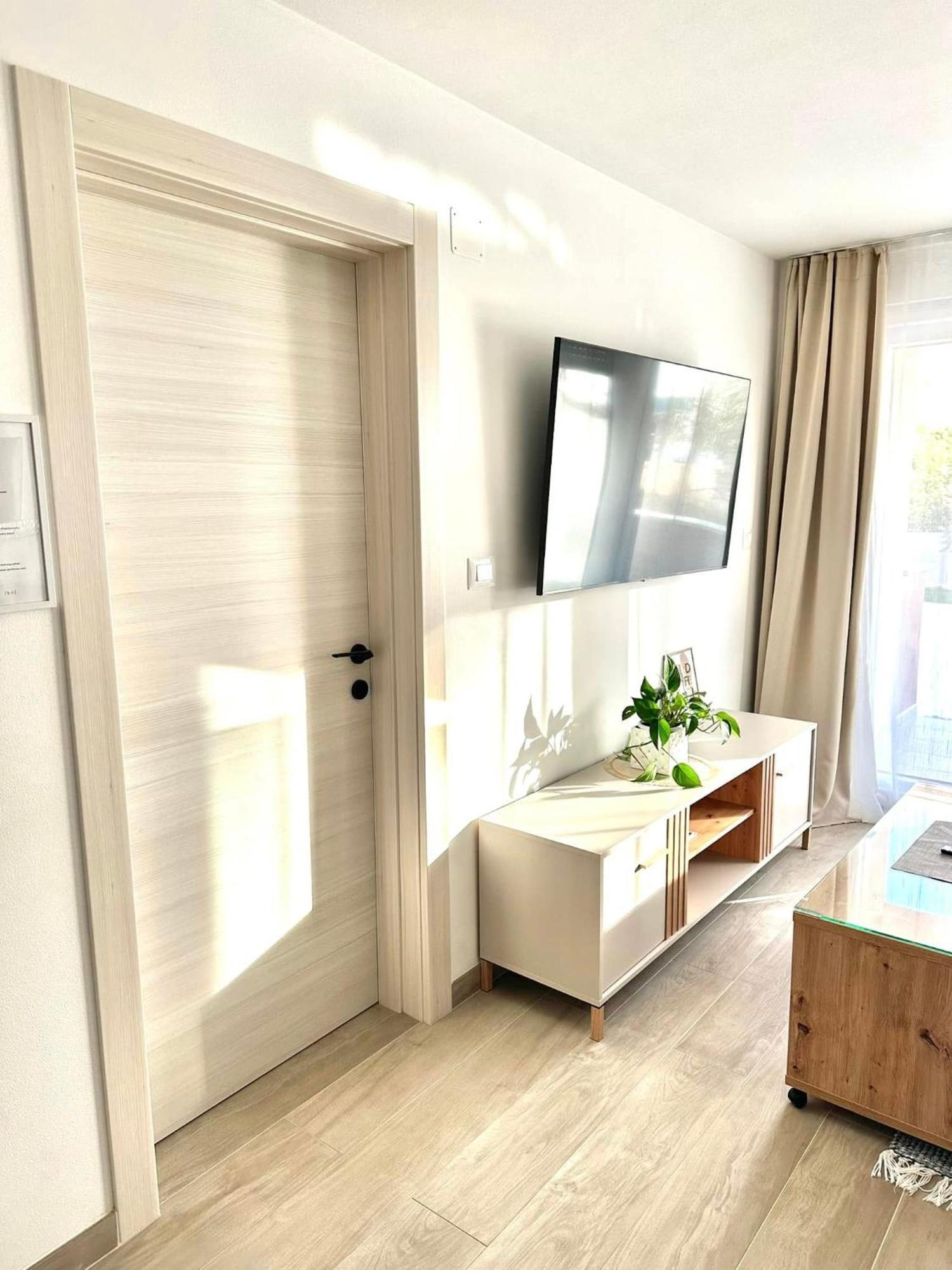 Apartmani Marco,Lukas,Patrick,David,Blizu Centra I Mora Sa Free Privatnim Parkingom Pula Ngoại thất bức ảnh